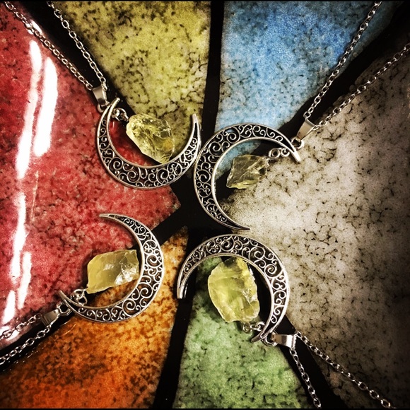 Yellow Quartz Crescent Moon Necklace Boho Balance - Picture 3 of 6